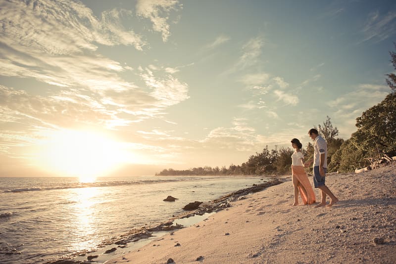 Honeymoon couple on the beach in Moorea, Tahiti. Photo courtesy Tahiti Tourisme/Hélène Havard