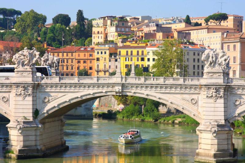 Bridge Tevere Ponte Vittorio Emanuele II in Rome, Italy
