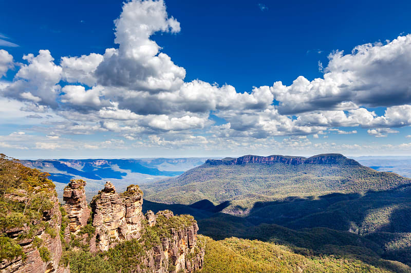 The Three Sisters rock formation in Blue Mountains National Park, Australia.