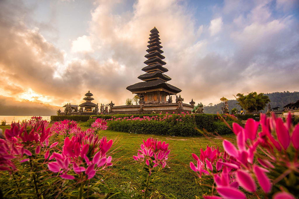 Sunrise at Pura Ulun Danu Beratan temple in Bali, Indonesia Sunrise at Pura Ulun Danu Beratan temple in Bali, Indonesia
